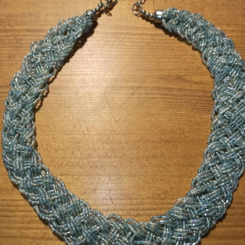 Beaded necklace like new, turquoise