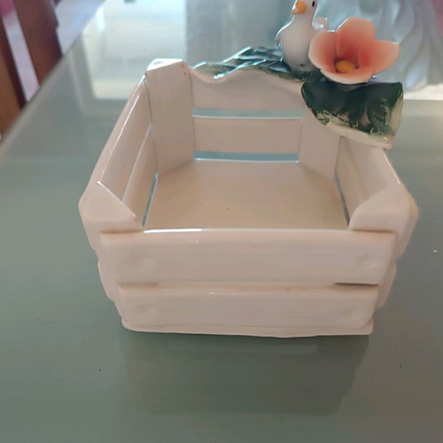 Decorative basket like new