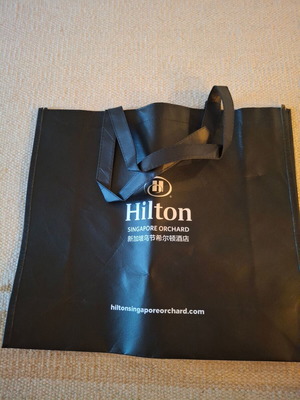 Τσάντα πολλαπλών χρήσεων Hilton Singapore Orchard καινούργια