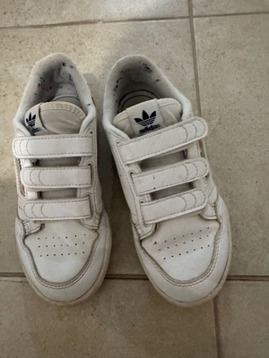 Adidas athletic shoes like new, size 31, white