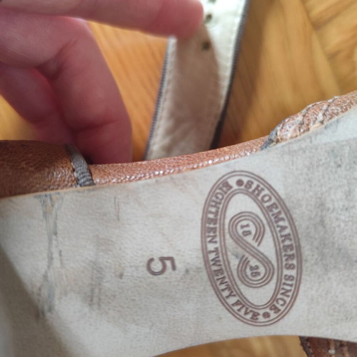Clarks Mary Janes size 38 used, leather, brown
