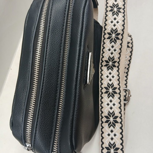 Black crossbody bag like new, not authentic product