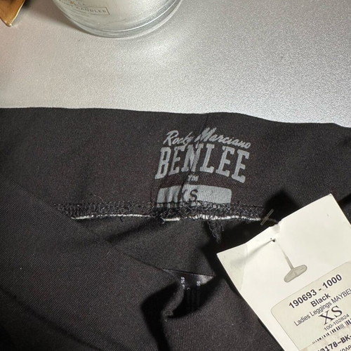 Benlee leggings black like new with seam unraveling