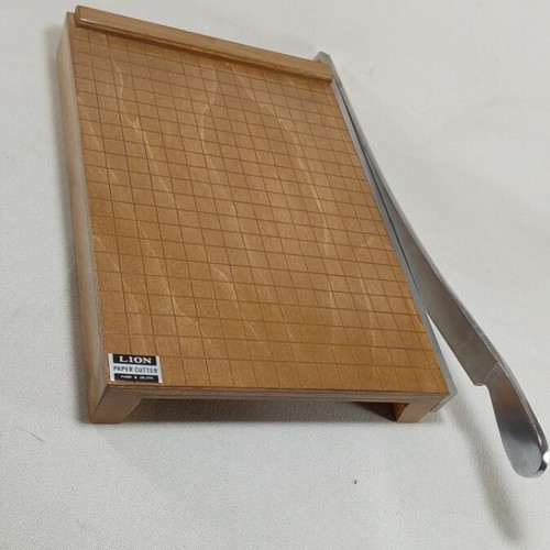 Vintage Lion Manual Paper Cutter like new, made in Japan
