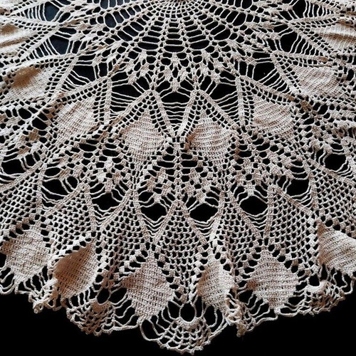 Hand-knitted single-hooked blanket, diameter 117 cm