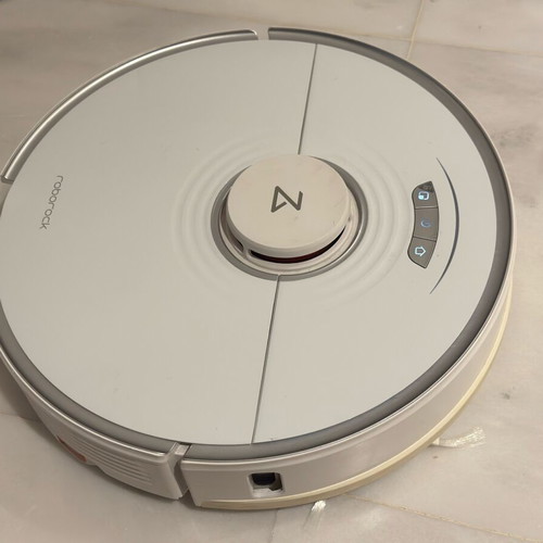 Roborock S7 robot vacuum like new with extra accessories