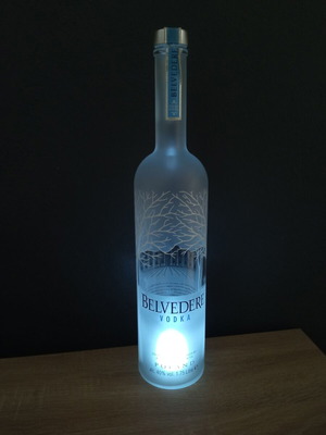 Μεγάλο άδειο μπουκάλι Belvedere 1.75 lit. μεταχειρισμένο με φως