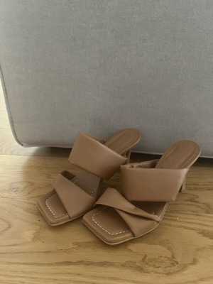 Sandals size 39 brand new