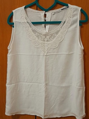 Stradivarius sleeveless blouse cream with lace like new