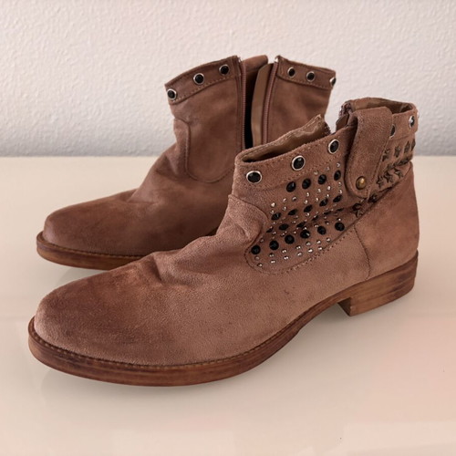 Leather ankle boots size 38 like new, boho grunge style with studs