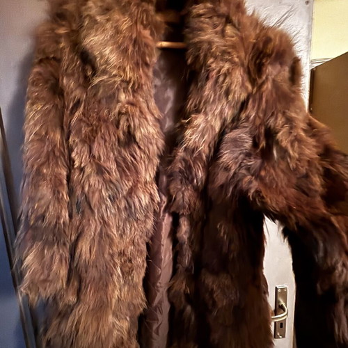 Natural fur coat like new, size XL, beige