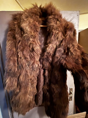 Natural fur coat like new, size XL, beige