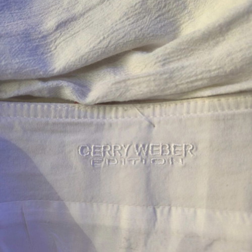 Gerry Weber summer skirt white like new with front and pockets size M/L