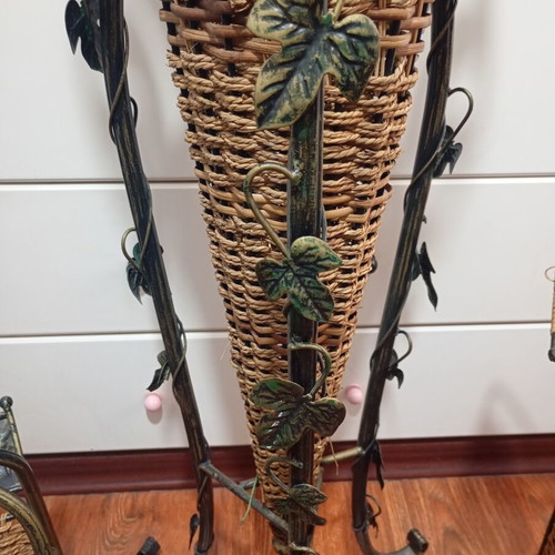 Ferforje decoration set used with copper details and natural woven straw