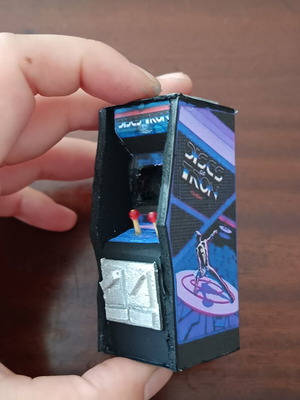 Μαγνητάκι arcade machine σαν καινούργιο, χειροποίητο από το παιχνίδι Tron Disk