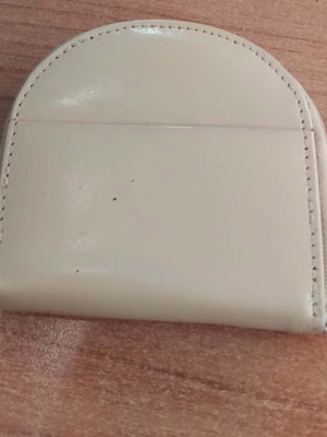 Leather coin wallet like new, beige, 8x9 cm