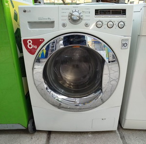 Πλυντήριο lg 8 κιλών 5 ετών σε άριστη κατάσταση λειτουργεί κανονικά