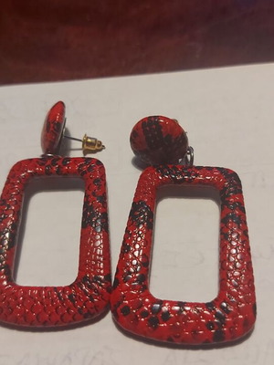 Metal earrings with leather red-fuchsia new