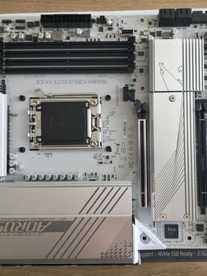 Дънна платка GIGABYTE B650M Aorus Elite AX Ice Socket AM5 Micro ATX