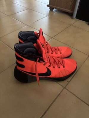 Nike Hyperdunk 2015 High basketball shoes like new, size 47.5, black and red