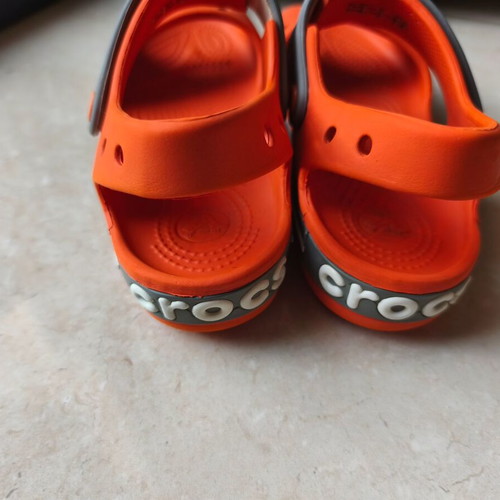 Crocs sandals size 33-34 (J2), orange
