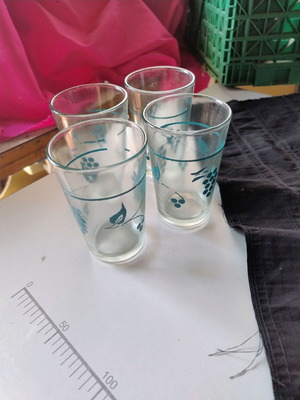 Set of 4 drinking glasses