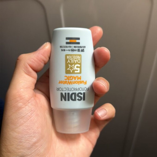 Isdin Fotoprotector Fusion Water SPF 50 new