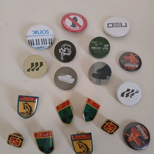 Pins like new, multicolored