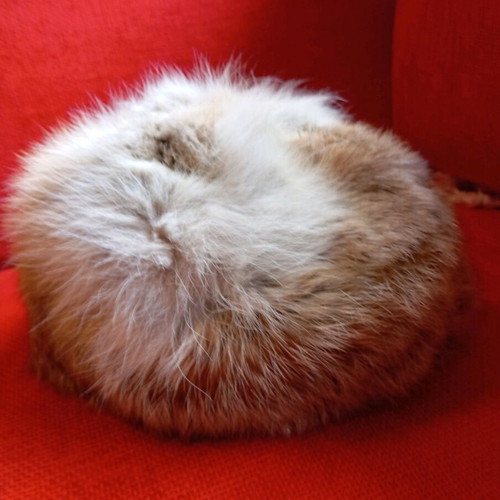 Fur hat like new, size M with box