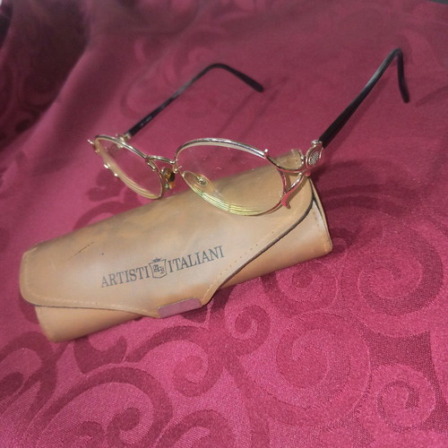 Eyeglass frame used, black and gold, with Artisti Italiani case