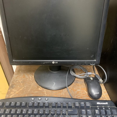 Desktop computer set with Intel i3, 8GB RAM, LG 17-inch monitor
