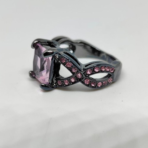 Ring with pink crystal and black base like new