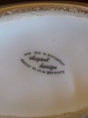 Βάζο πορσελάνης Wallendorfer Γερμανίας δεκαετίας 1960-70 σε άριστη κατάσταση με ροζ-λιλά λουλούδι και χρυσό