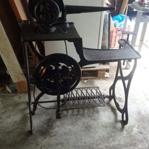 Cobblers sewing machine used, solid cast iron