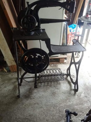 Cobblers sewing machine used, solid cast iron