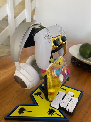 Grand Theft Auto PS5 and Xbox Controller and Headphone Stand like new