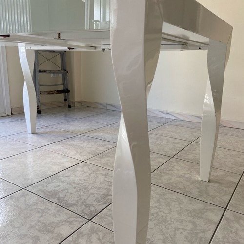 Dining table like new, extendable with glass and wood