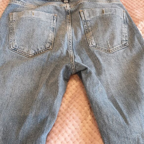Zara jeans light blue with knee rip like new