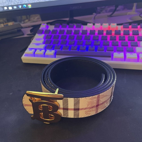 Burberry belt like new, adjustable, beige