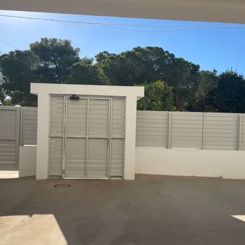 Διαμέρισμα με ανεμπόδιστη θέα στη παραλία «ΑΚΤΗ».