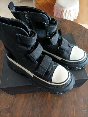 BASSO women's boots new, size 39, black