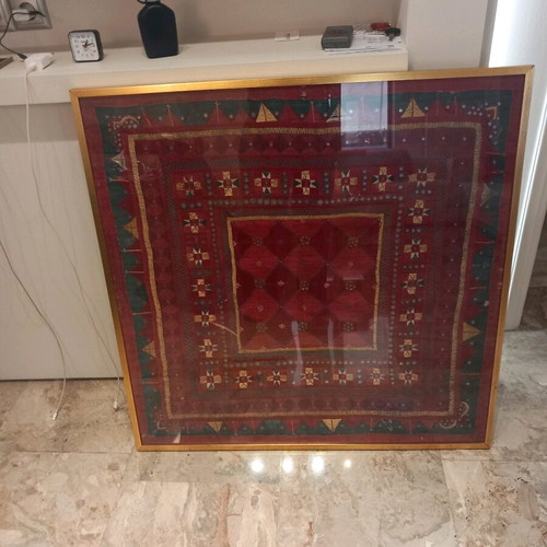 Handmade wall rug in frame like new, 91x91
