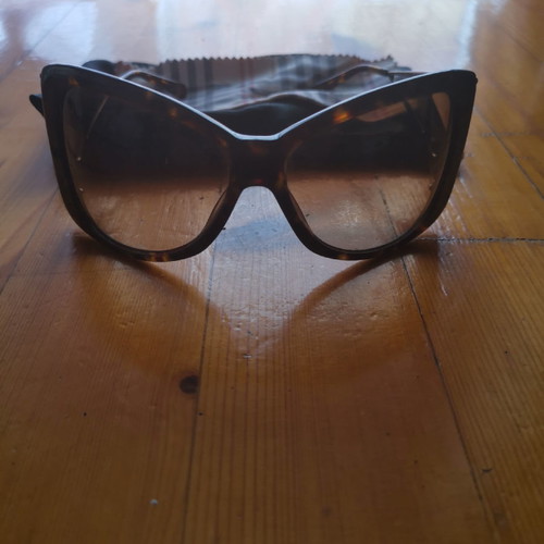 Genny sunglasses brown like new with metal arms