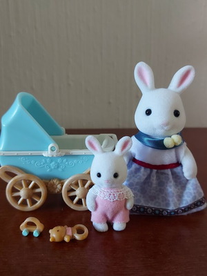 Sylvanian Families figures set
