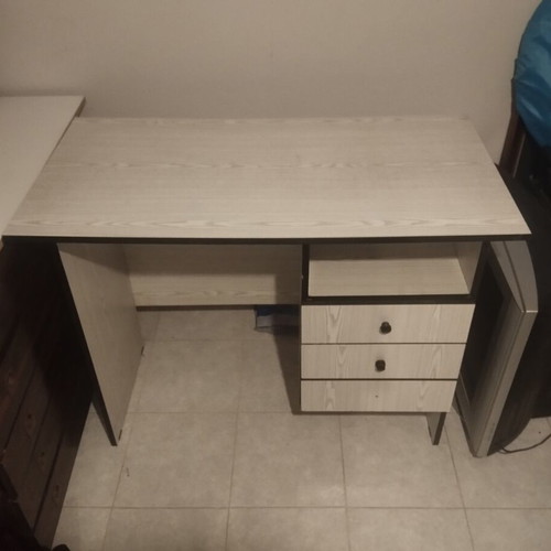 Office desk like new in Thessaloniki