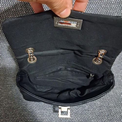 Stradivarius women's shoulder bag like new, black with silver chain