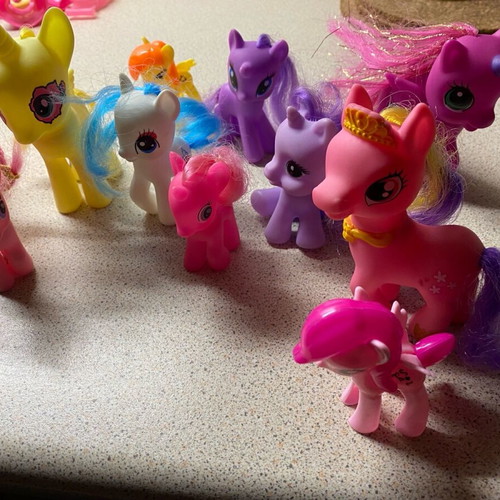 Pony figures all together