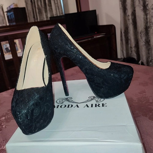Black lace pumps new, sizes 37 and 37.5