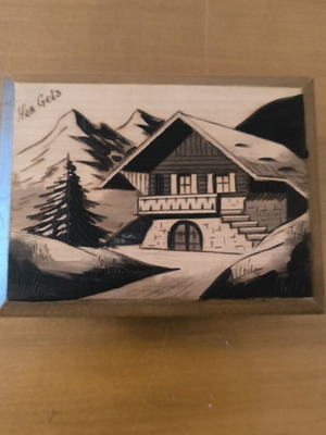 Vintage wooden jewelry box with handmade Les Gets chalet design