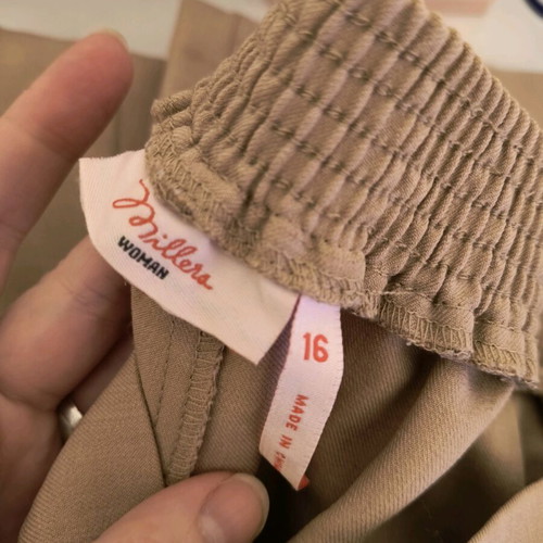 Beige bermuda shorts like new, size XL/2XL